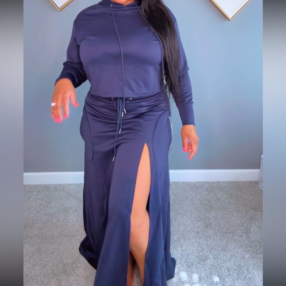 (BRANDNEW NEVER WORN) Navy Hooded Maxi Skirt Set with Front Slit